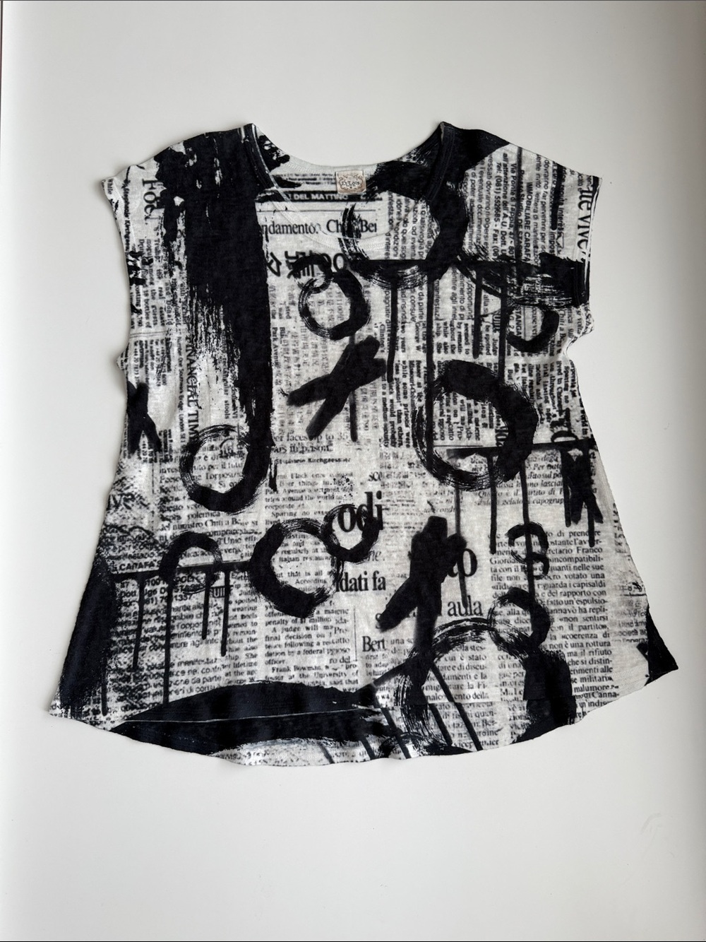 Et’Lois Womens Black & White Graphic Print Tee